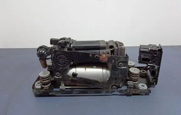 BMW 5 F10 F11 Air conditioning (A/C) compressor (pump) 6794465