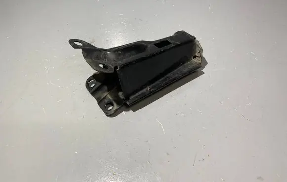 Volvo V70 Front bumper mounting bracket