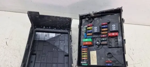 Volkswagen Golf VI Fuse box set 1K0937132