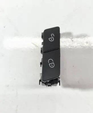 Mercedes-Benz E W212 Central locking switch button A2048706410 03151610
