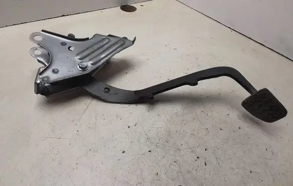 Toyota Avensis T250 Clutch pedal 