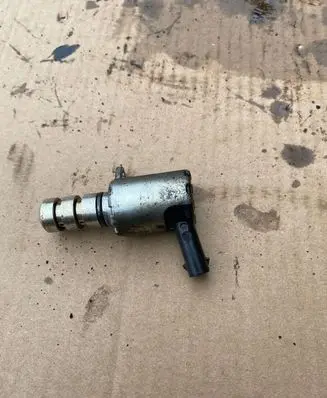 Skoda Yeti (5L) Camshaft vanos timing valve 06H115243