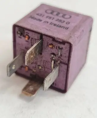 Volkswagen PASSAT B5.5 Light relay 431951253G