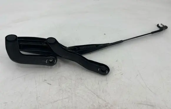 Mercedes-Benz E W211 Front wiper blade arm A2118200444
