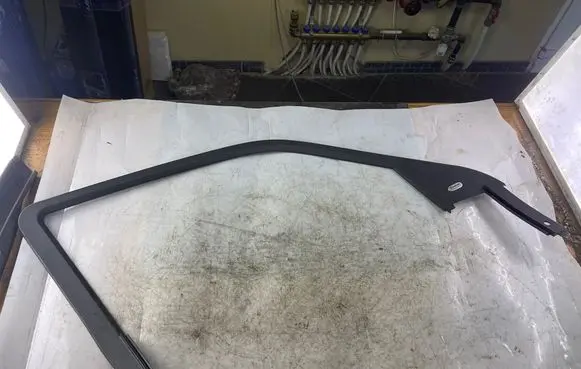 Chrysler 300 - 300C Front door trim bar 108jnj1m534
