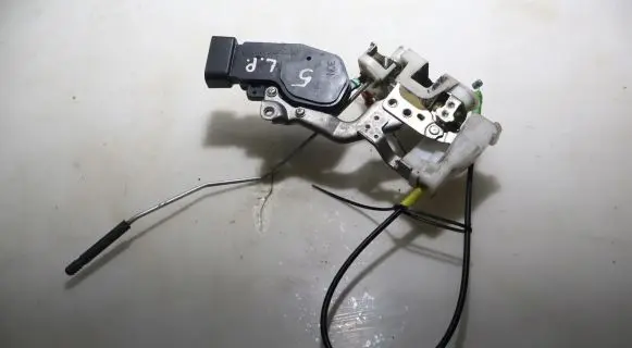 Toyota Aygo AB10 Front door lock