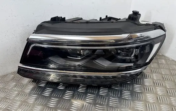 Volkswagen Tiguan Headlight/headlamp 030110123500 5NB941081A