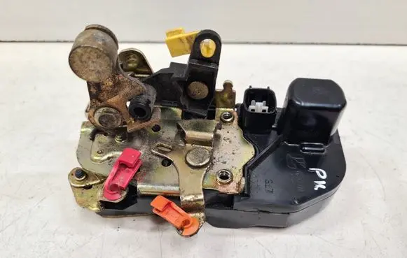 Chrysler PT Cruiser Front door lock