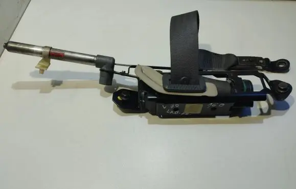 Volvo V70 Front seatbelt 9478156