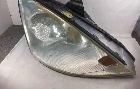Ford Focus Headlight/headlamp 2M5113W029BG