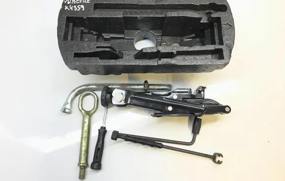 Volkswagen New Beetle Tool box 1J0012115AE K4359