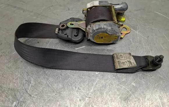 Toyota RAV 4 (XA20) Front seatbelt 7J4550P 467053