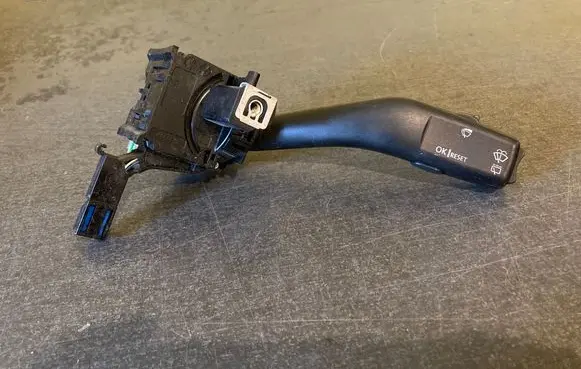 Volkswagen Touran I Wiper control stalk ANP80H024B 4LE0256B