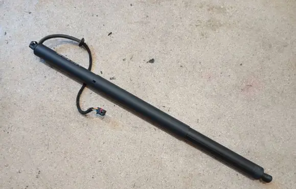 Porsche Cayenne (9Y0 9Y3) Tailgate strut 9Y3827851B