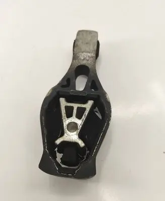 Peugeot 308 Engine mount bracket 9805734780 143310906