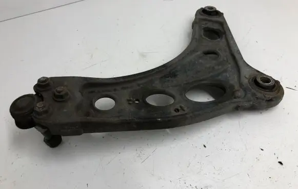 Opel Vivaro Front lower control arm/wishbone 8200395007 93853464