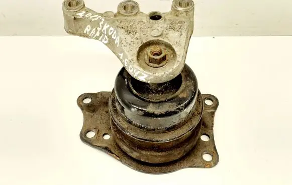 Skoda Rapid (120G, 130G, 135G) Engine mount bracket 6R0199185A 6R0199167AE