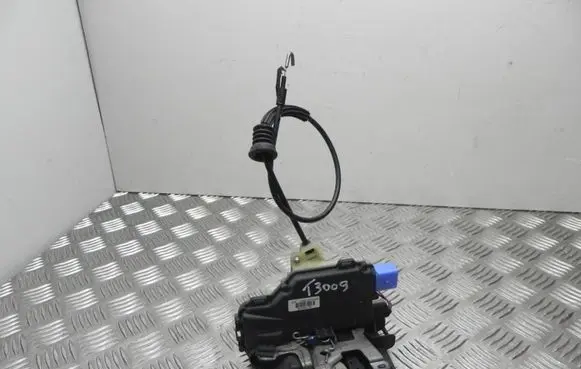 Volkswagen Transporter - Caravelle T5 Loading door lock 993040101 T3009