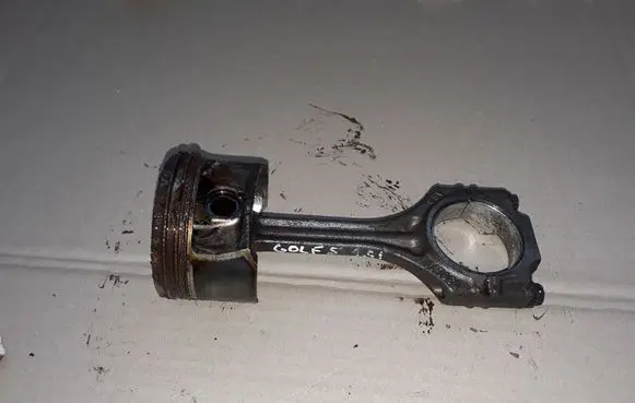 Volkswagen Golf V Piston with connecting rod 036LAH ES52
