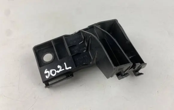 Rear bumper mounting bracket