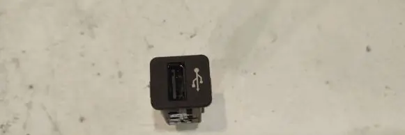 BMW 3 E90 E91 USB socket connector 9167196