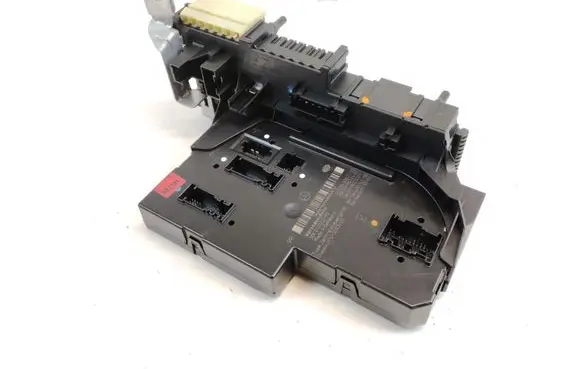 Mercedes-Benz C W204 Fuse module 2049067702