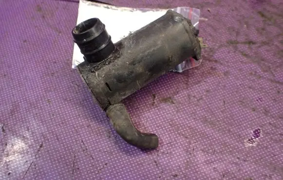 Mitsubishi Outlander Windscreen/windshield washer pump