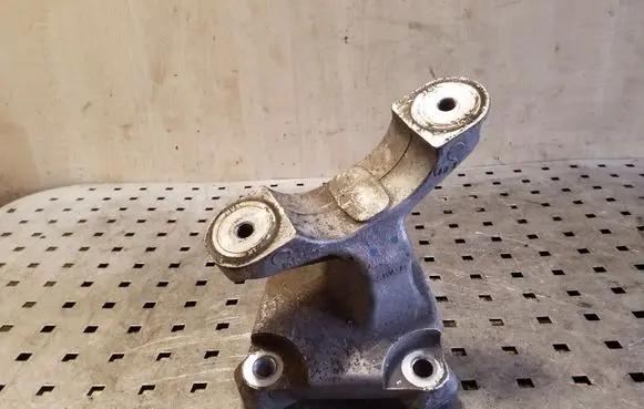 Honda CR-V Steering rack mounting bracket 