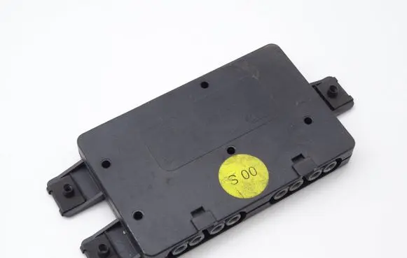 Audi A6 S6 C5 4B Aerial antenna amplifier 4D0035530