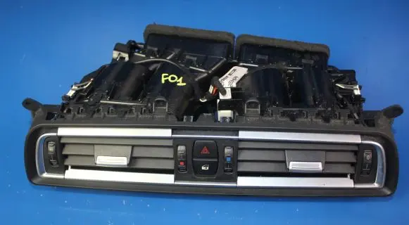 BMW 7 F01 F02 F03 F04 Dash center air vent grill