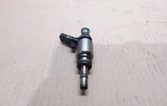 Audi A4 S4 B8 8K Fuel injector 06H906036J 0261500087