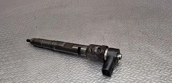 Audi A8 S8 D3 4E Fuel injector 057130277M 0445110158