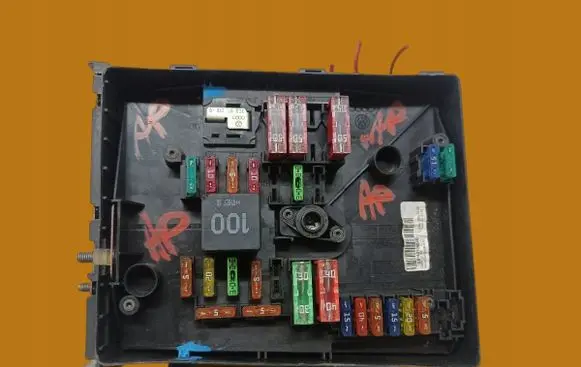 Skoda Superb B6 (3T) Fuse box set 1K0937132F