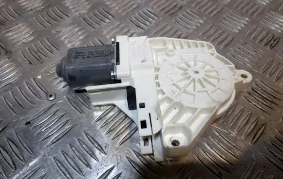 Volkswagen Touareg II Rear door window regulator motor 8K0959811A 8K0959811