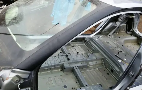 Citroen C4 III e-C4 Pillar (middle) 