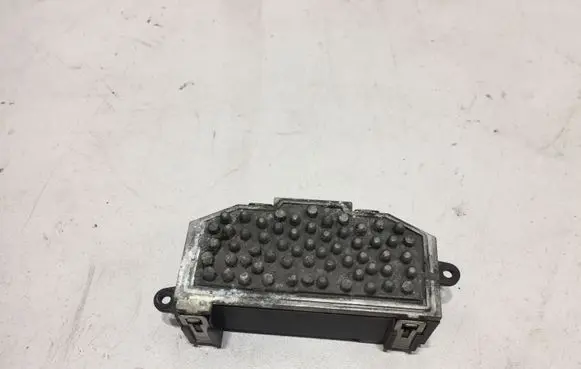 Volkswagen PASSAT B6 Heater blower motor/fan resistor 3C0907521