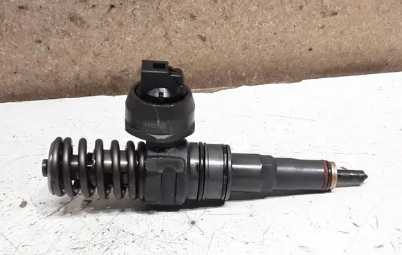Skoda Fabia Mk2 (5J) Fuel injector 038130073BP 0414720314