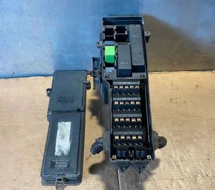 Mercedes-Benz E W124 Fuse box set 1245451500 1245401750