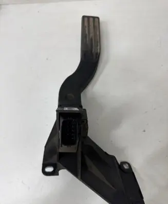 Ford Mondeo Mk III Accelerator throttle pedal 2S719F836DA 628900000621