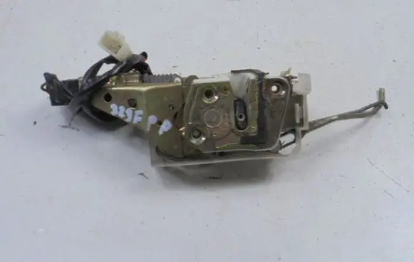 Mazda 323 F Front door lock