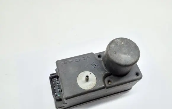 Volkswagen Transporter - Caravelle T4 Central locking vacuum pump 1H0962257