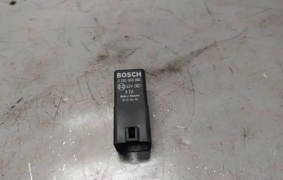 Skoda Fabia Mk2 (5J) Glow plug pre-heat relay 0281003083 20150530