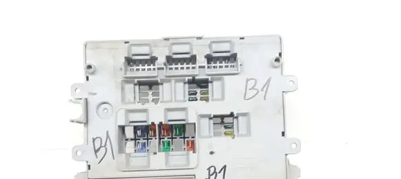BMW 1 E81 E87 Fuse module 6906613 106887