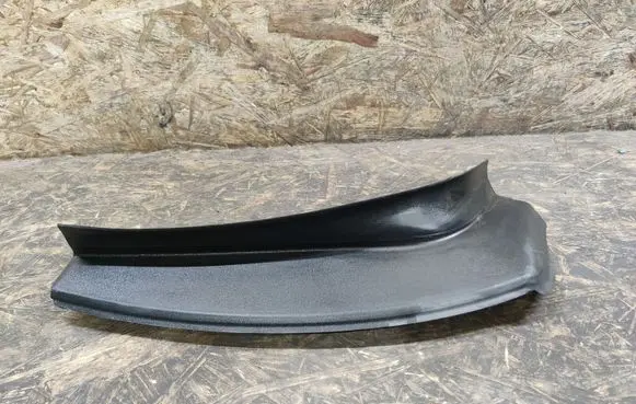 Rear/tail light trim molding
