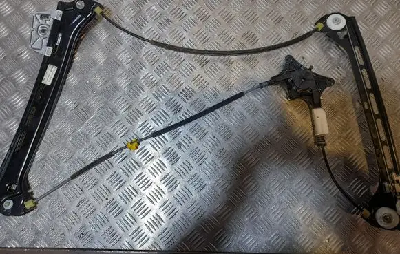 Mercedes-Benz E A207 Front window lifting mechanism without motor A2077200846