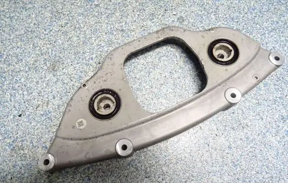 Mercedes-Benz C AMG W205 Rear differential/diff mount bracket A2053522301