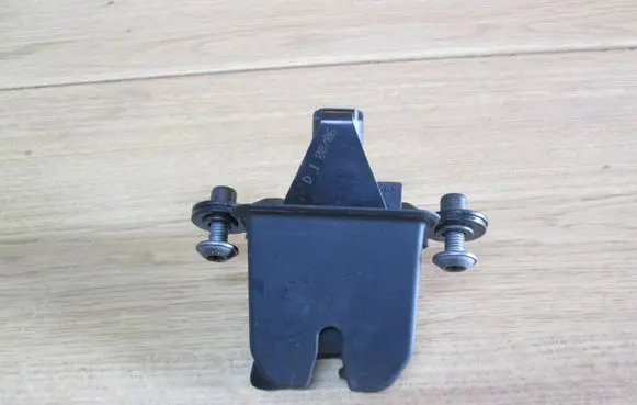Skoda Octavia Mk2 (1Z) Tailgate/trunk/boot lock/catch/latch 1Z5827501C