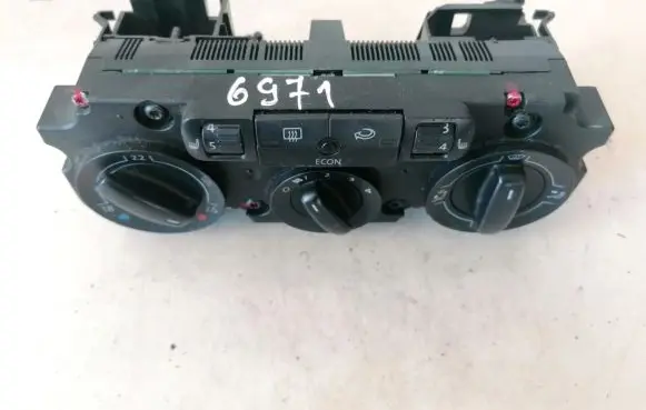 Volkswagen PASSAT B6 Climate control unit