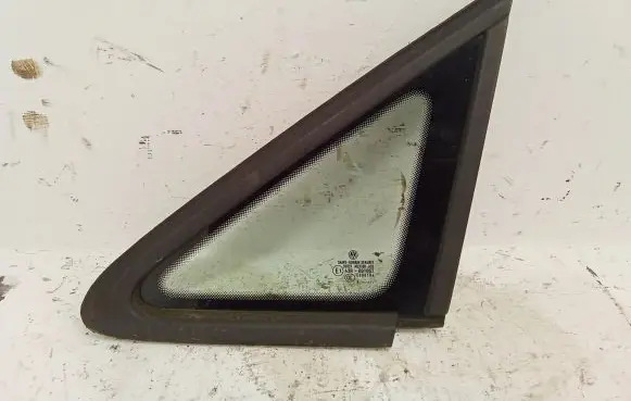 Volkswagen Caddy Front triangle window/glass 
