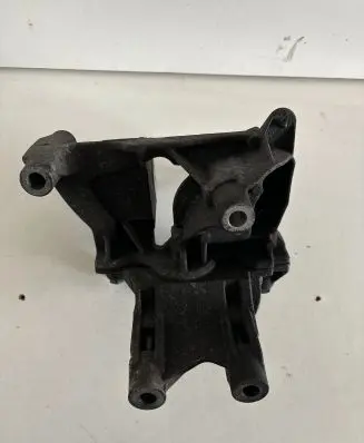 Volkswagen Transporter - Caravelle T5 Engine mounting bracket 070199346B